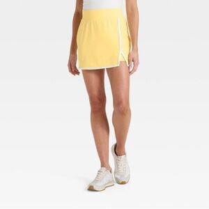 All in Motion yellow Skort size XL.
New with tags.